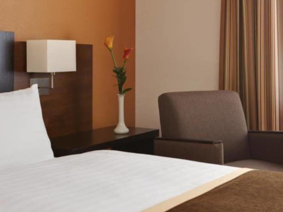B&B Hotel Muenchen-Putzbrunn Kültér fotó