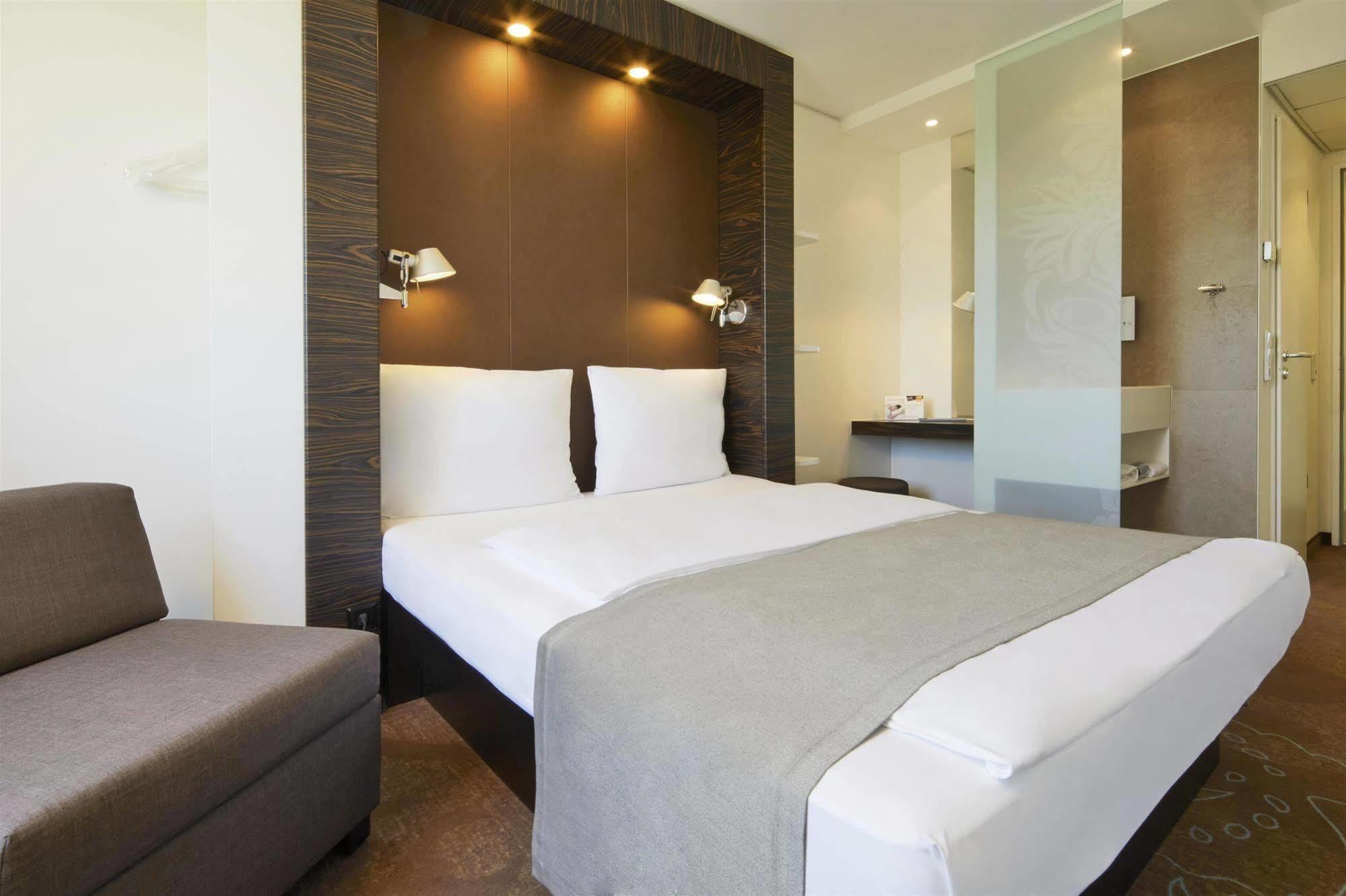 B&B Hotel Muenchen-Putzbrunn Kültér fotó