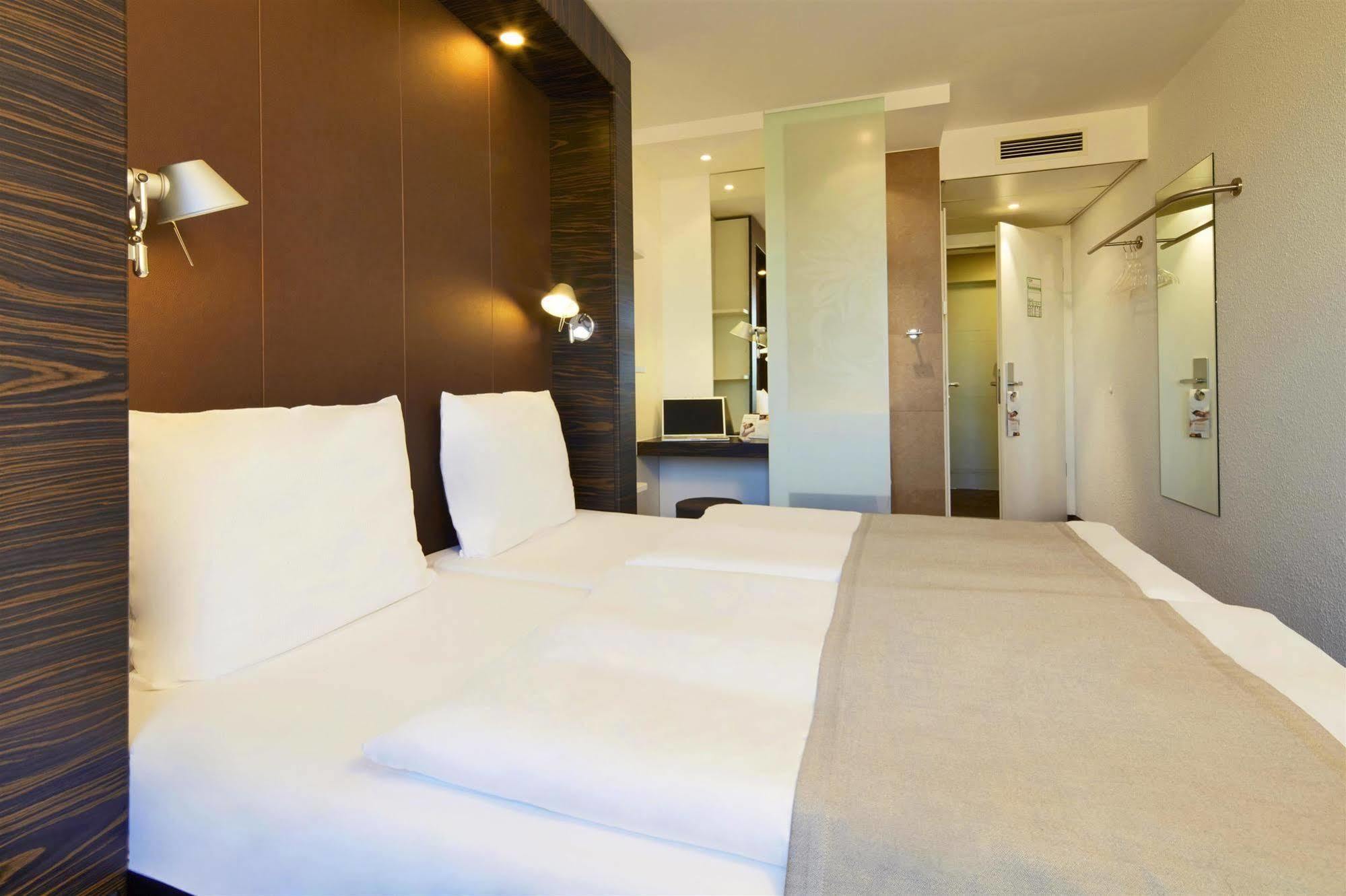 B&B Hotel Muenchen-Putzbrunn Kültér fotó