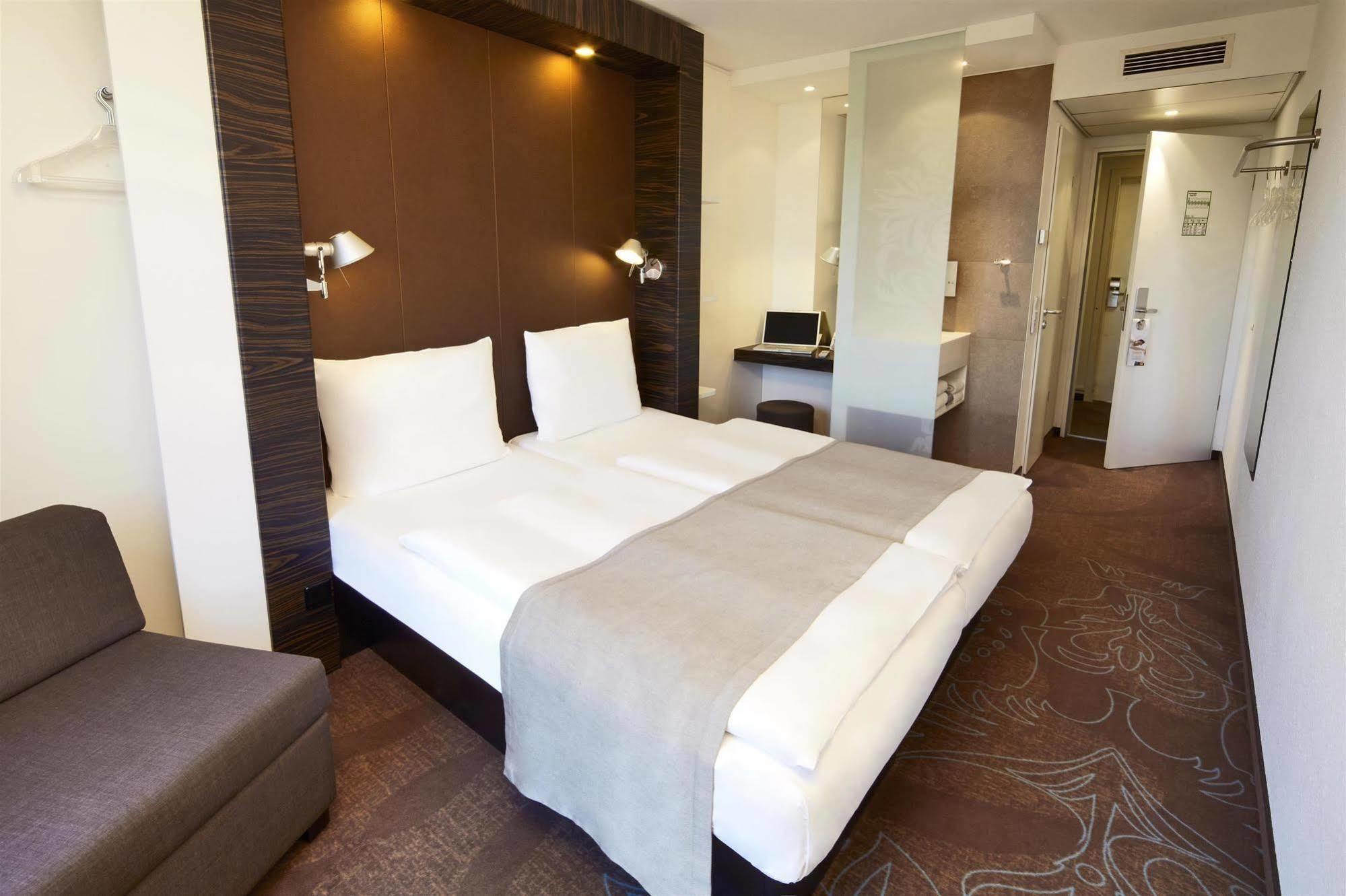 B&B Hotel Muenchen-Putzbrunn Kültér fotó