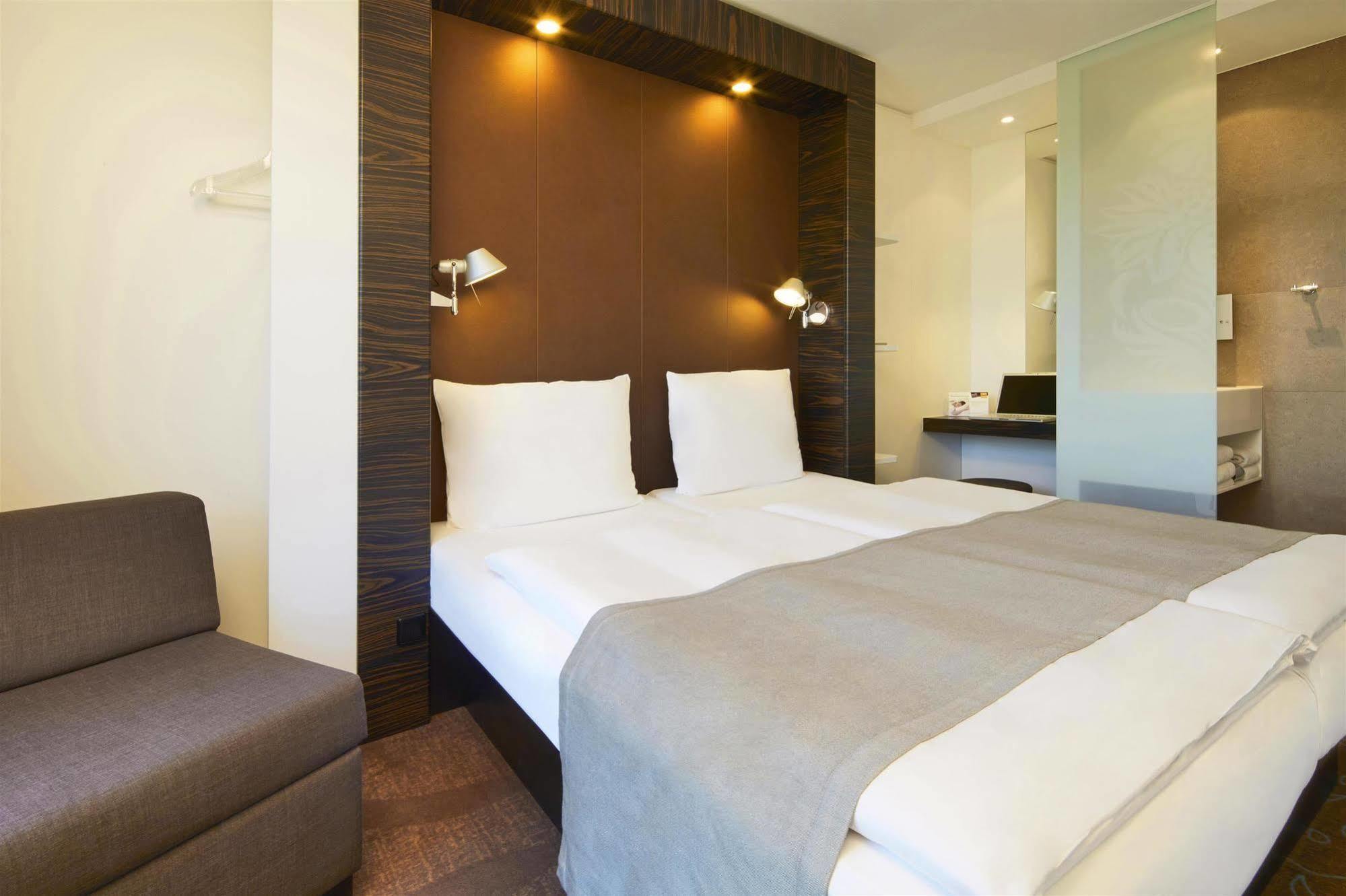 B&B Hotel Muenchen-Putzbrunn Kültér fotó